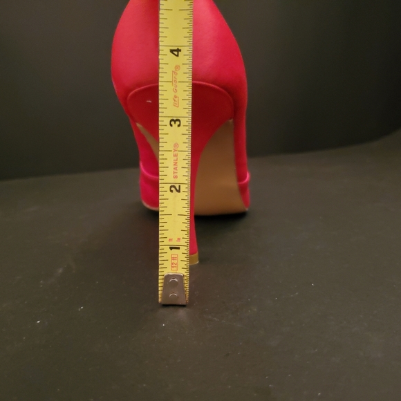 ❤Elegant Red Satin Pumps by Colin Stuart❤ - Picture 14 of 16